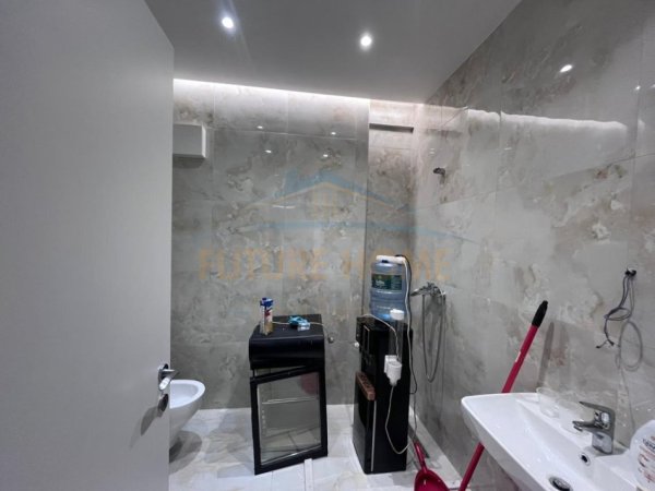 Tirane, jepet me qera apartament 2+1 Kati 3, 74 m² 800 € 