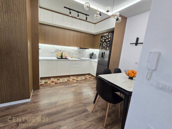Tirane, shes apartament 2+1+Aneks+Ballkon Kati 3, 123 m² 250.000 € (OASIS RESIDENCE)