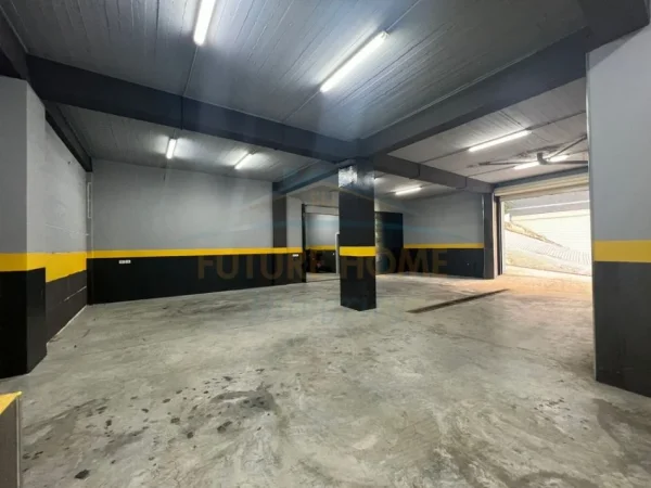 Tirane, jepet me qera ambjent biznesi Kati 0, 260 m² 1.800 € 