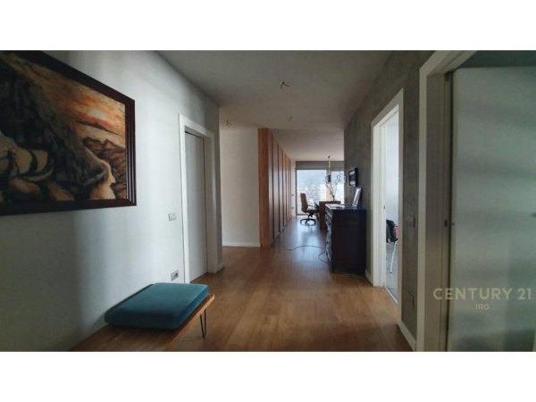 ZYRE ME QERA TE HILTON, PRANE DELIJORGJIT! Kati 7, 200 m² 3000 € (Hilton)