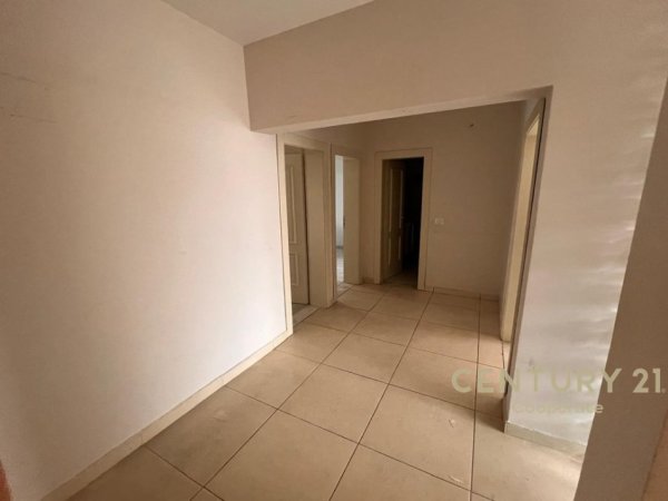 Tirane, shes Vile 3 Katshe Kati 3, 273 m² 450.000 € (Qsut)