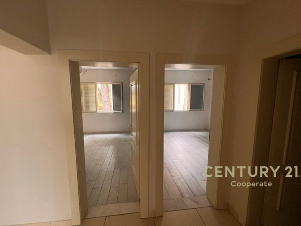 Tirane, shes Vile 3 Katshe Kati 3, 273 m² 450.000 € (Qsut)