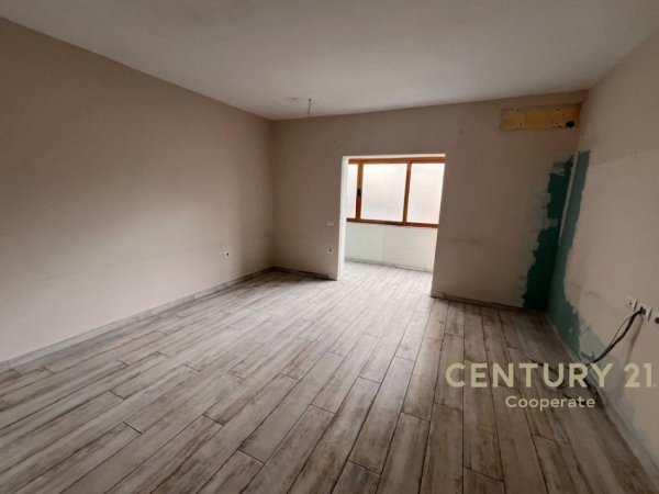Tirane, shes Vile 3 Katshe Kati 3, 273 m² 450.000 € (Qsut)