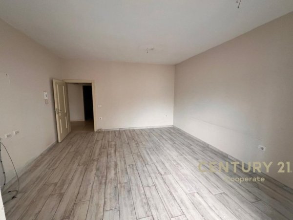 Tirane, shes Vile 3 Katshe Kati 3, 273 m² 450.000 € (Qsut)