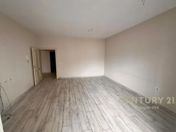 Tirane, shes Vile 3 Katshe Kati 3, 273 m² 450.000 € (Qsut)