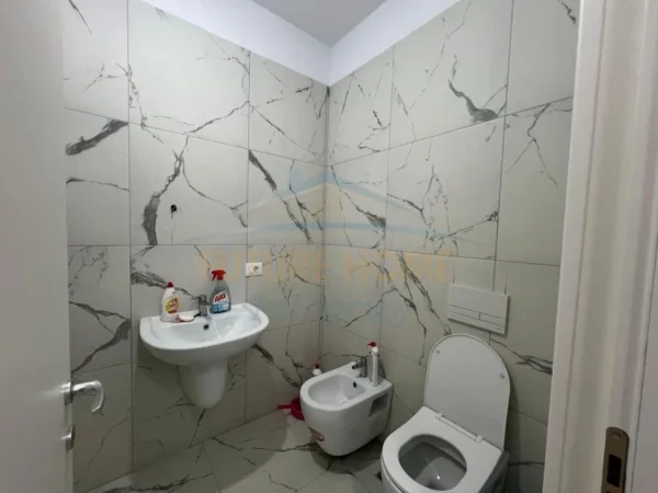 Qera, Apartament 1+1+Post Parkimi, Kompleksi Univers City, Tiranë. 400 €