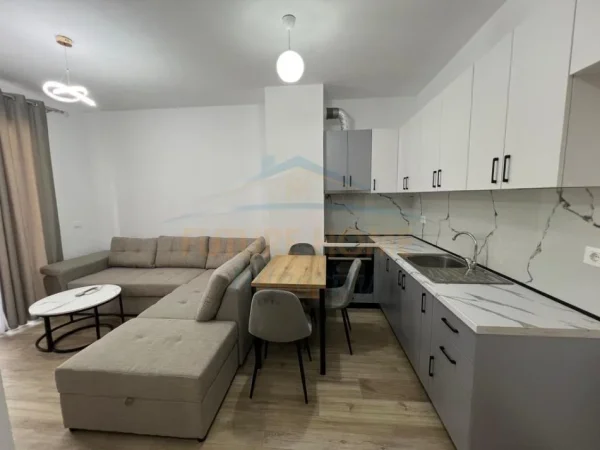 Qera, Apartament 1+1+Post Parkimi, Kompleksi Univers City, Tiranë. 400 €