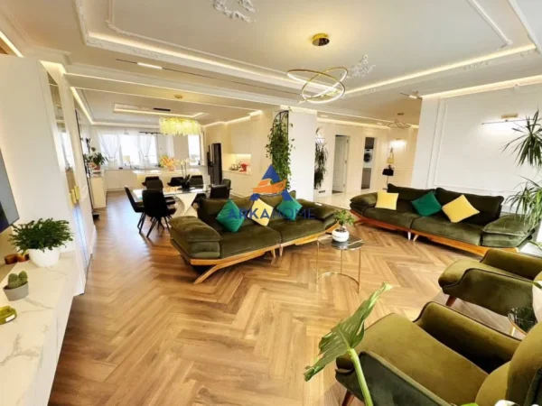 Tirane, shitet apartament+verande | Penthouse 4+1+Ballkon Kati 6, 257 m² 649.000 € 