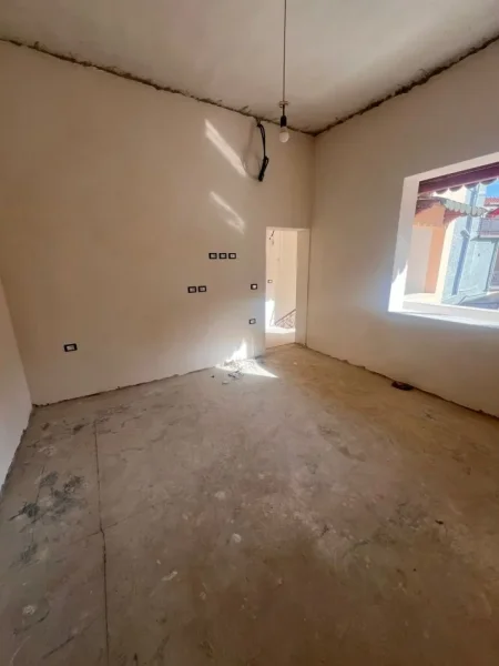 Tirane, jepet me qera Vile 4+1 , 200 m² 2.000 € (MBRAPA GARDEN BUILDING)