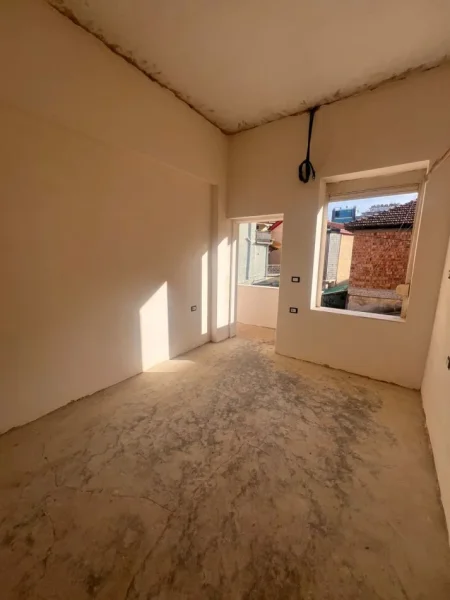 Tirane, jepet me qera Vile 4+1 , 200 m² 2.000 € (MBRAPA GARDEN BUILDING)