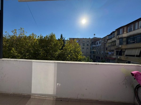Tirane, jepet me qera apartament 1+1 Kati 3, 65 m² 450 € (Don Bosko)