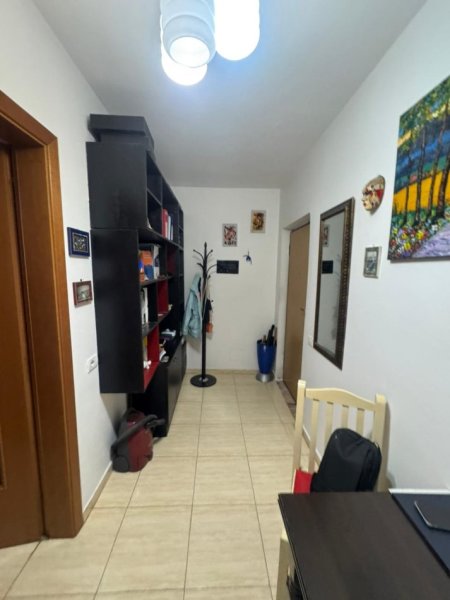 Tirane, jepet me qera apartament 1+1 Kati 12, 400 €