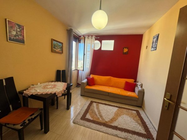 Tirane, jepet me qera apartament 1+1 Kati 12, 400 €