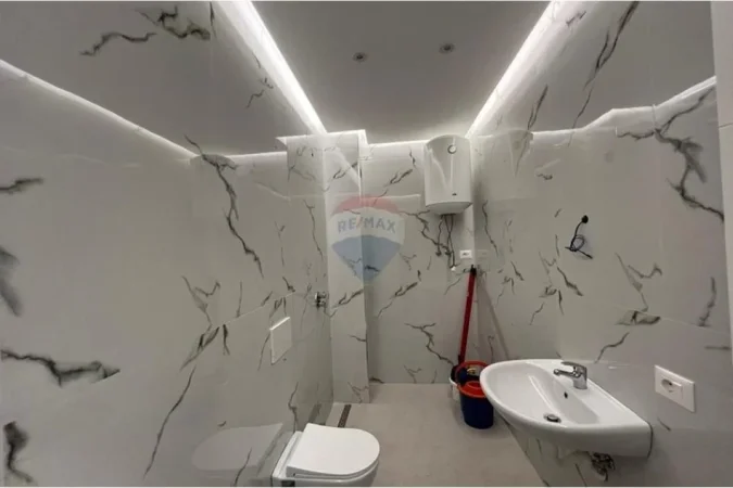 Tirane, jepet me qera apartament 1+1 Kati 6, 65 m² 650 € (Rruga Jordan Misja)