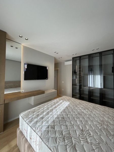 Tirane, jepet me qera apartament 2+1+Ballkon Kati 2, 120 m² 1.500 € (Liqeni i Thate)