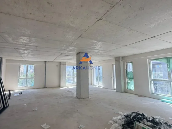 Tirane, jepet me qera Kati 1, 400 m² 10.000 € 