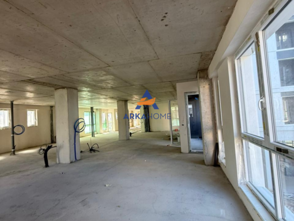 Tirane, jepet me qera Kati 1, 400 m² 10.000 € 