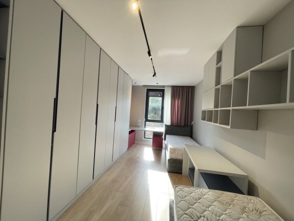 Tirane, jepet me qera apartament 2+1+Ballkon Kati 2, 120 m² 1.500 € (Liqeni i Thate)
