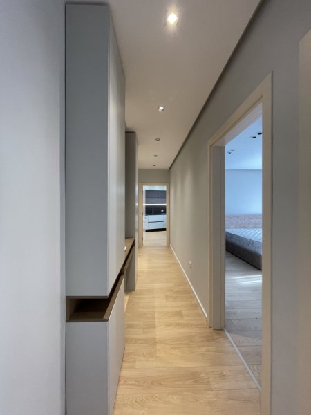 Tirane, jepet me qera apartament 2+1+Ballkon Kati 2, 120 m² 1.500 € (Liqeni i Thate)