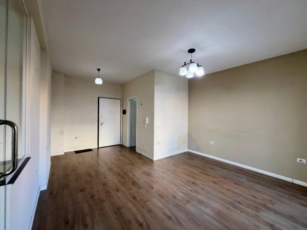 Tirane, jepet me qera apartament 1+1+Ballkon Kati 1, 60 m² 500 € (Rruga Ali Pashe Gucia)