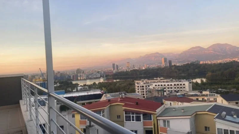 Tirane, jepet me qera apartament+verande | Penthouse 3+1 , 292 m² 2.000 € (LIQENI THATE)