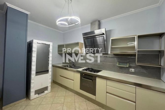 Tirane, jepet me qera apartament 2+1 Kati 5, 110 m² 630 € (Asim vokshi)