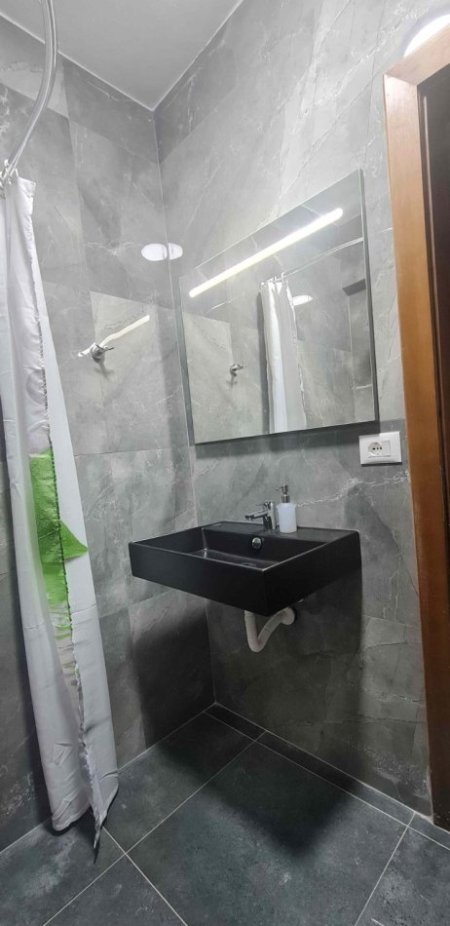 Tirane, jepet me qera apartament 3+1+Ballkon Kati 2, 90 m² 570 € (Rruga Dritan Hoxha , prane Universitetit Zoja e Keshillit te Mire , Pallatet e Arabit)