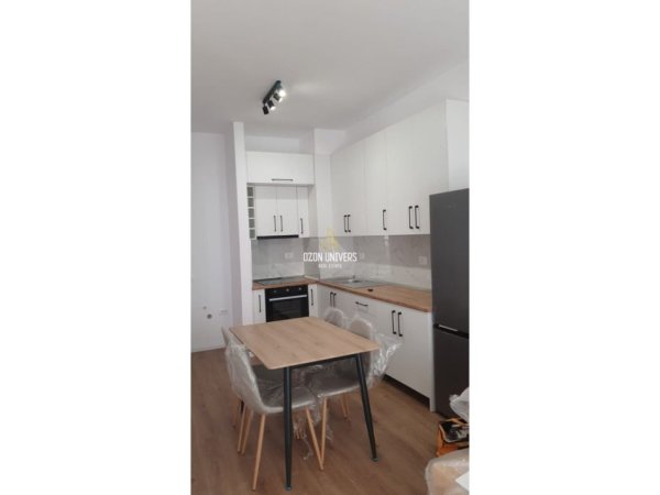 Tirane, jepet me qera apartament 1+1+Ballkon Kati 5, 55 m² 450 € (Residenca Kadiu, Ali Demi Tirana, Albania)