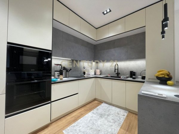 Tirane, shitet apartament 2+1+Ballkon Kati 1, 121 m² 369.000 € (Liqeni i Thate)