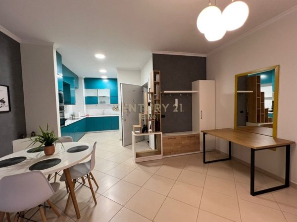Tirane, jepet me qera apartament 1+1+Ballkon Kati 4, 90 m² 1.100 € (Rruga e Kosovarve)