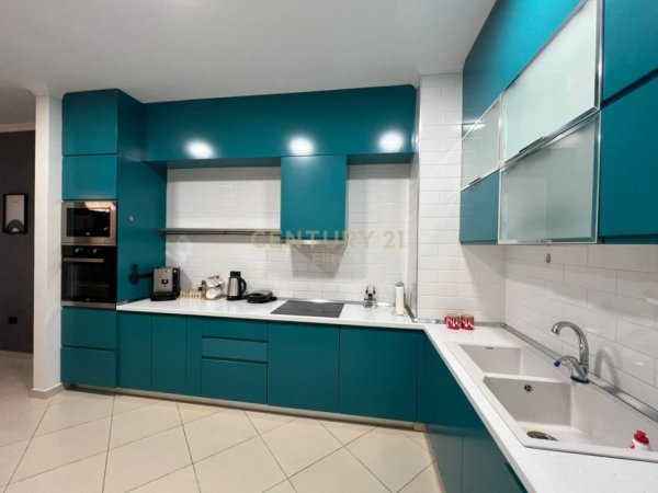 Tirane, jepet me qera apartament 1+1+Ballkon Kati 4, 90 m² 1.100 € (Rruga e Kosovarve)