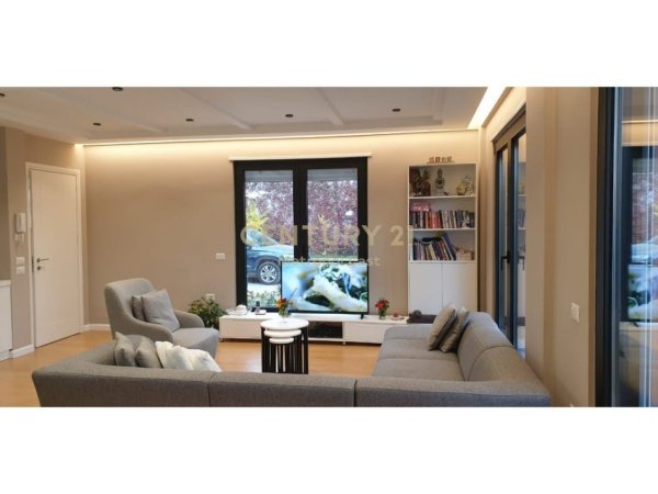 Tirane, shes Vile 2 Katshe Kati 3, 353 m² 870.000 € 
