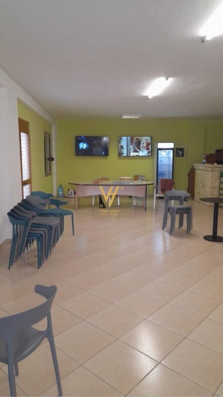 Tirane, jepet me qera ambjent biznesi Kati 0, 200 m² 1.400 € (KODRA E DIELLIT)