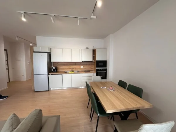Tirane, jepet me qera apartament 1+1+Ballkon Kati 5, 110 m² 750 € (Demir Zyka)