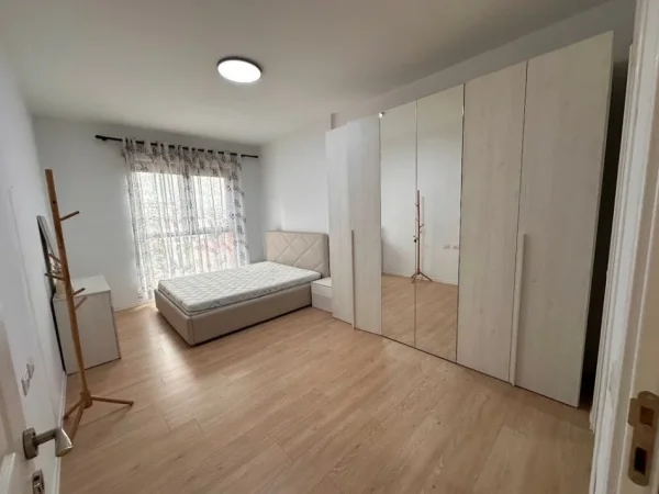 Tirane, jepet me qera apartament 1+1+Ballkon Kati 5, 110 m² 750 € (Demir Zyka)