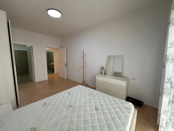 Tirane, jepet me qera apartament 1+1+Ballkon Kati 5, 110 m² 750 € (Demir Zyka)