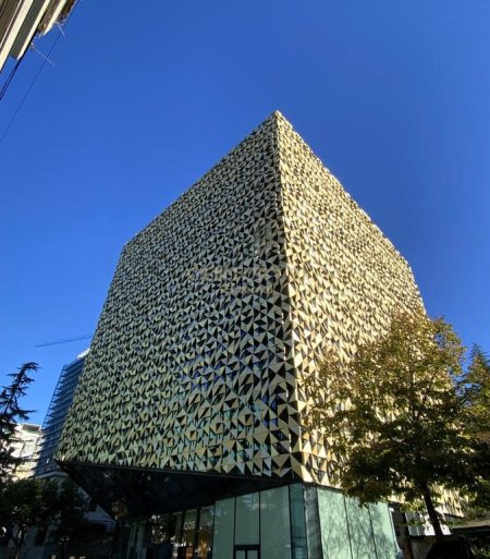 Tirane, jepet me qera zyre Kati 4, 97 m² 2.000 € (ish-Bllok)