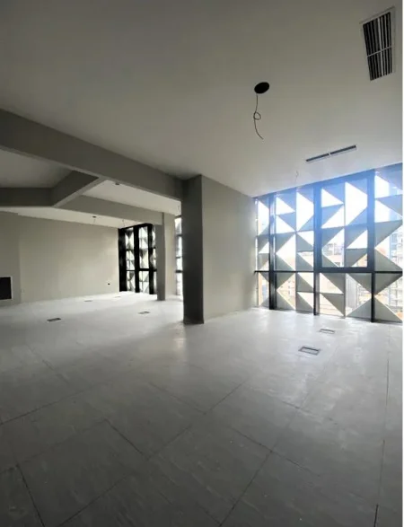 Tirane, jepet me qera zyre Kati 4, 97 m² 2.000 € (ish-Bllok)