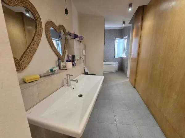 Tirane, shitet apartament 3+1+Aneks+Ballkon Kati 7, 169 m² 350.000 € (Zogu i zi)