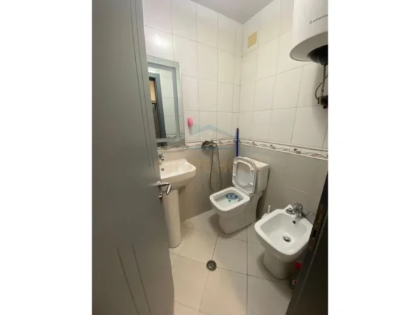 Qera, Apartament 1+1 , Myslym Shyr, Tirane. 550 €
