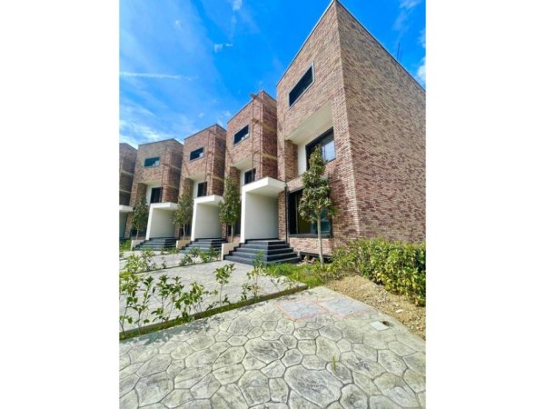 Tirane, shes Vile 3 Katshe Kati 3, 704 m² 600.000 € (Rezidenca Habitat)