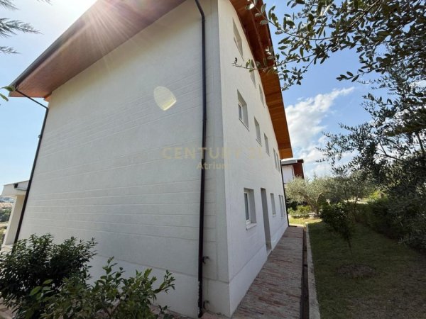 Tirane, shes Vile 3 Katshe , 527 m² 850.000 € (Barkea)