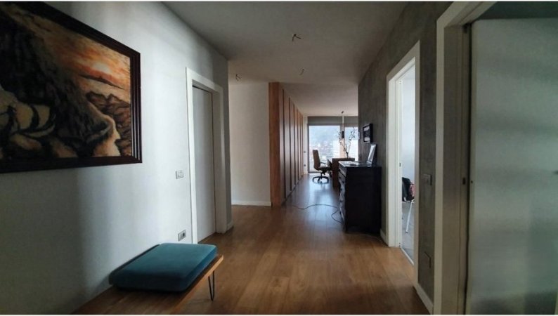 Tirane, jepet me qera zyre Kati 7, 200 m² 3.000 € (PRANE DELIJORGJIT)