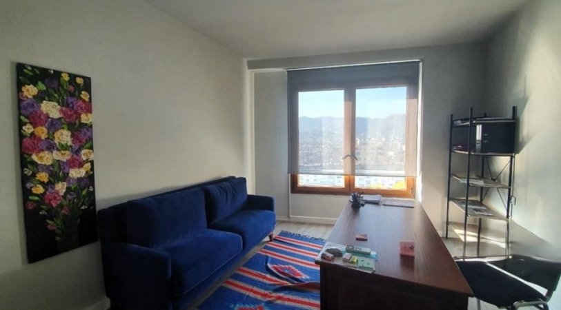 Tirane, jepet me qera zyre Kati 7, 200 m² 3.000 € (PRANE DELIJORGJIT)