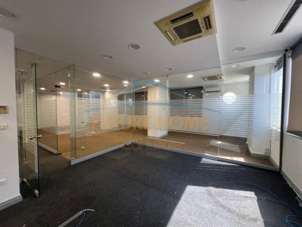 Tirane, jepet me qera ambjent biznesi Kati 1, 265 m² 2.500 € (zogu i zi)