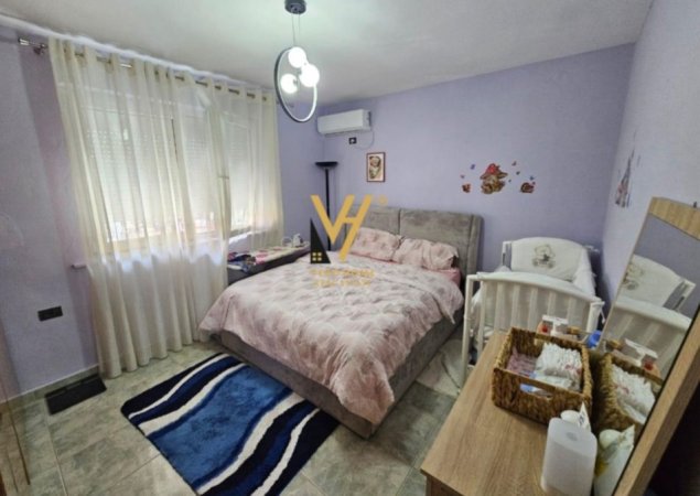 Tirane, jepet me qera apartament 1+1+Ballkon Kati 2, 60 m² 500 € (BRRYLI)
