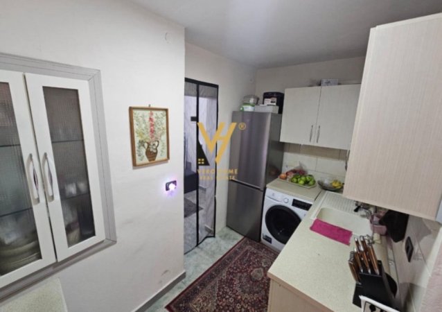 Tirane, jepet me qera apartament 1+1+Ballkon Kati 2, 60 m² 500 € (BRRYLI)