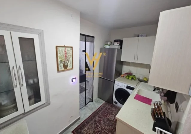 Tirane, jepet me qera apartament 1+1+Ballkon Kati 2, 60 m² 500 € (BRRYLI)