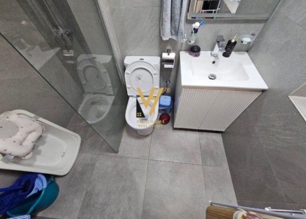 Tirane, jepet me qera apartament 1+1+Ballkon Kati 2, 60 m² 500 € (BRRYLI)