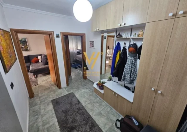 Tirane, jepet me qera apartament 1+1+Ballkon Kati 2, 60 m² 500 € (BRRYLI)